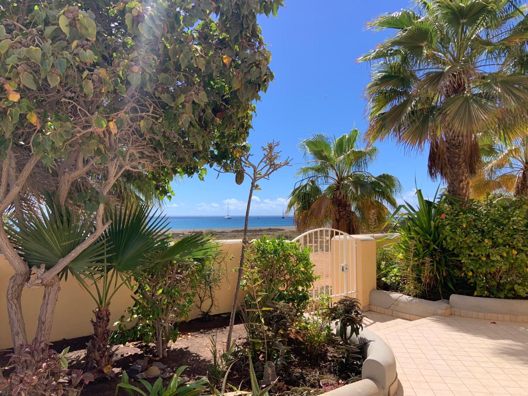 Lovely Beach Front Apartment In Santa Maria Exteriér fotografie
